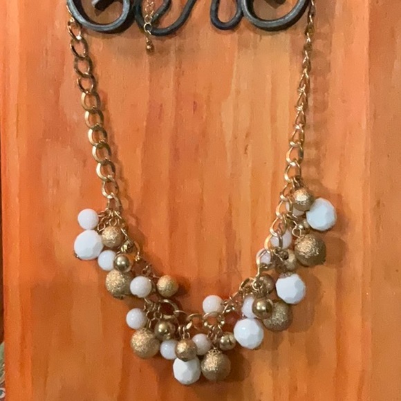 Cha Cha Necklace Textured & Smooth Gold-Tone Beads & Faceted White Beads - Picture 6 of 14